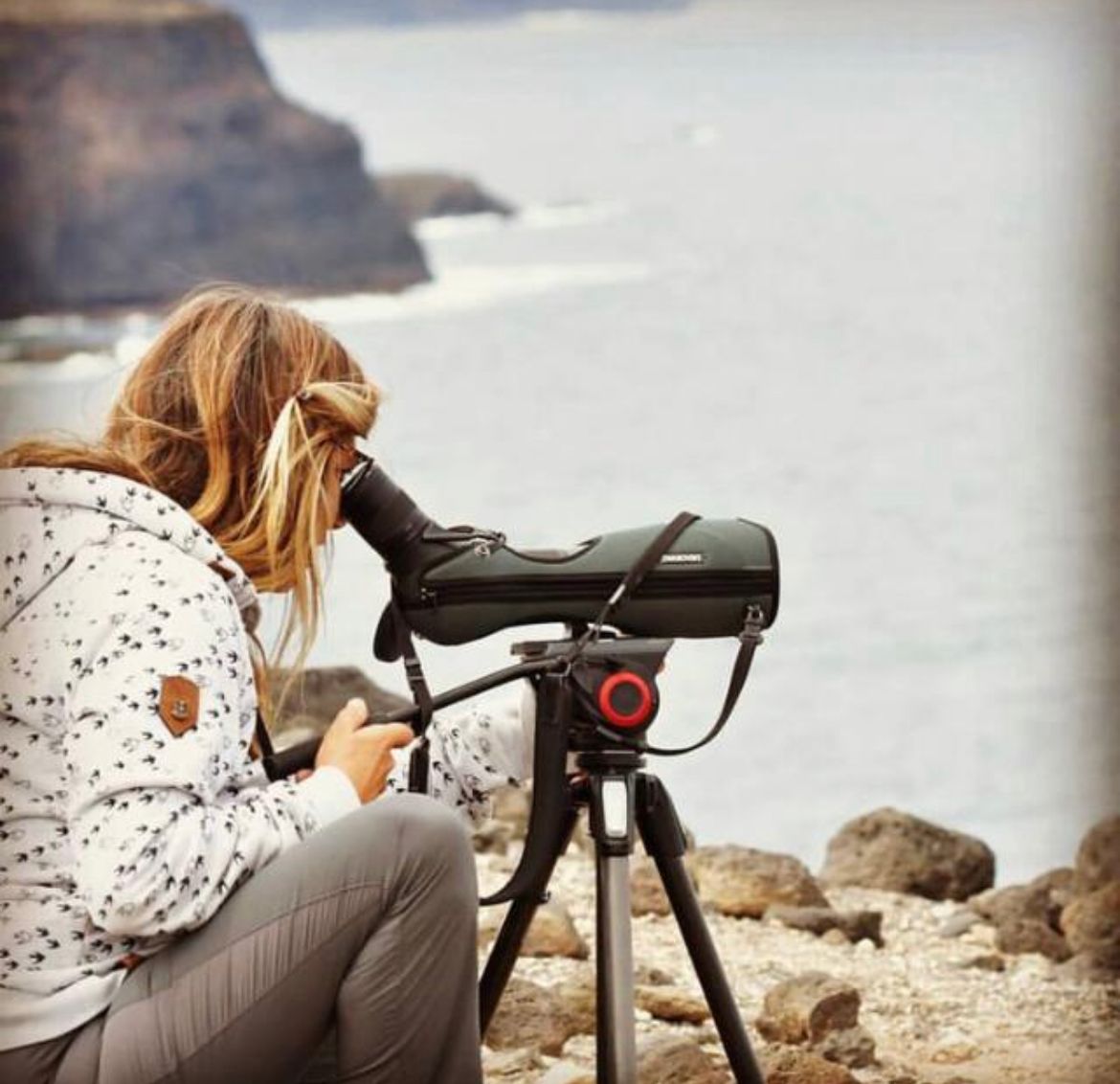 Foto de Uca Daz Muoz observando aves